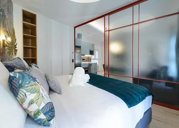Gran Via Capitals By Monaro*****