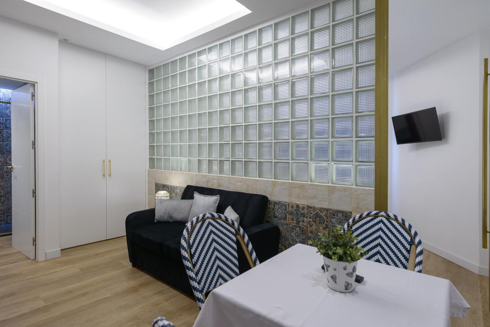 Gran Via Capitals By Monaro***** * Madrid