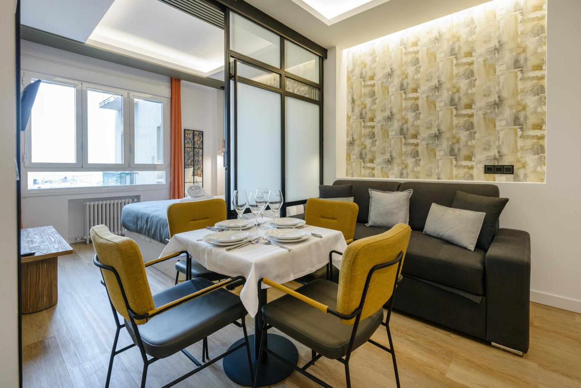 Gran Via Capitals By Monaro*****
