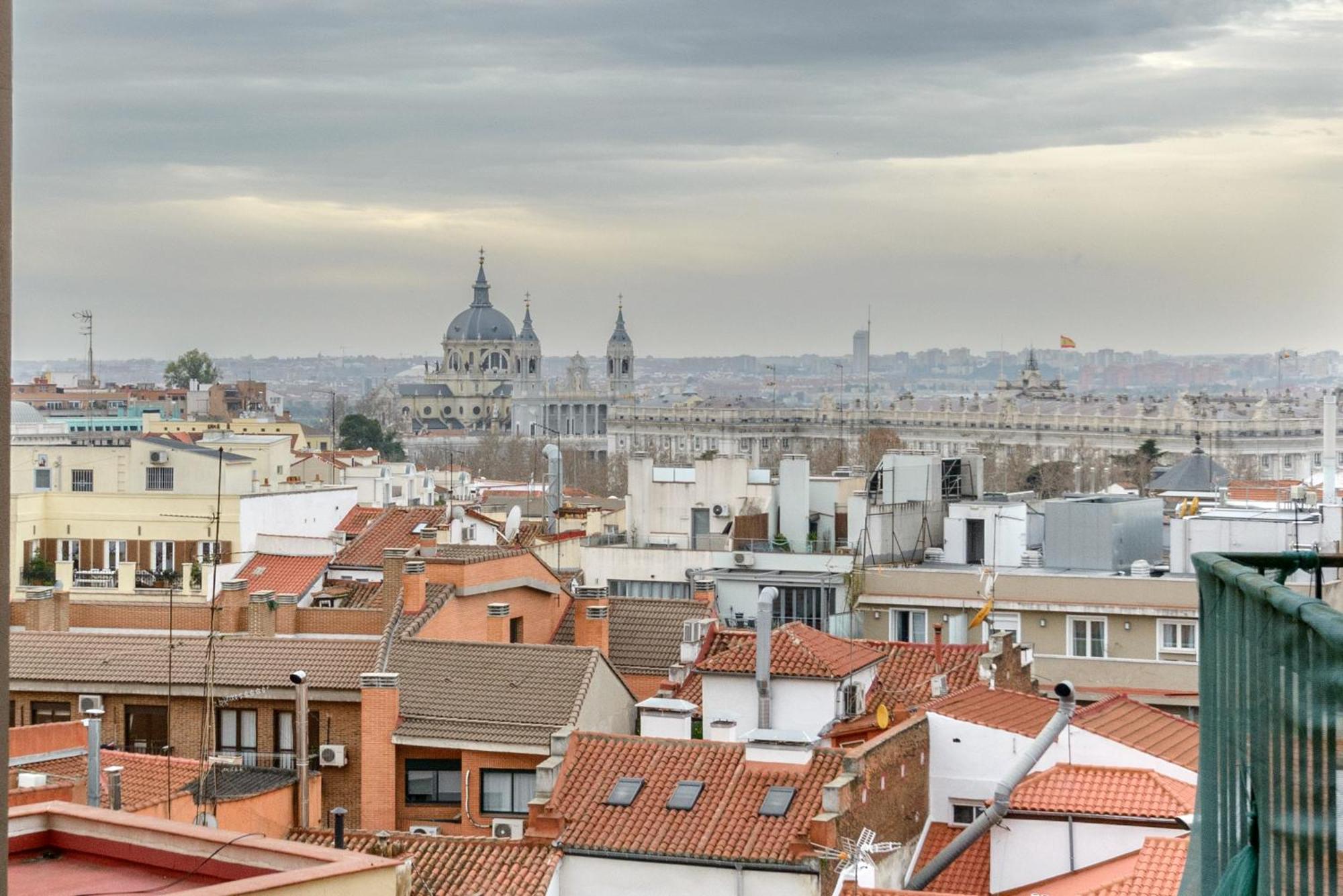 Gran Via Capitals By Monaro***** Madrid