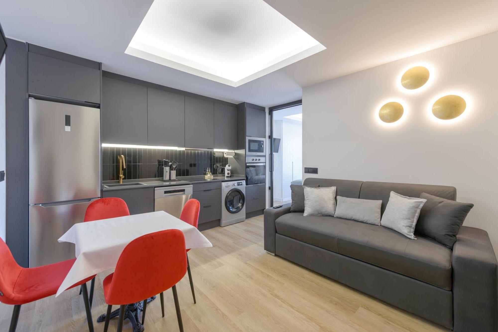 Gran Via Capitals By Monaro*****