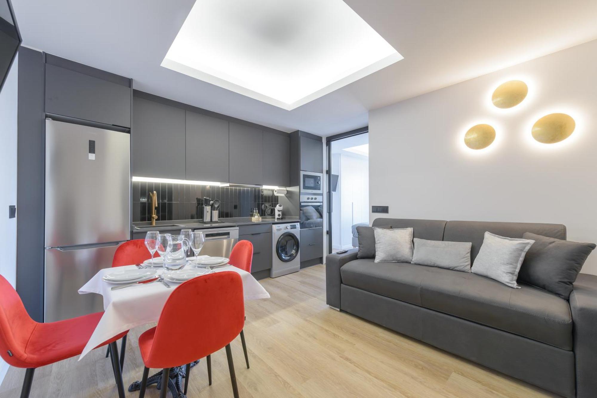 Gran Via Capitals By Monaro*****