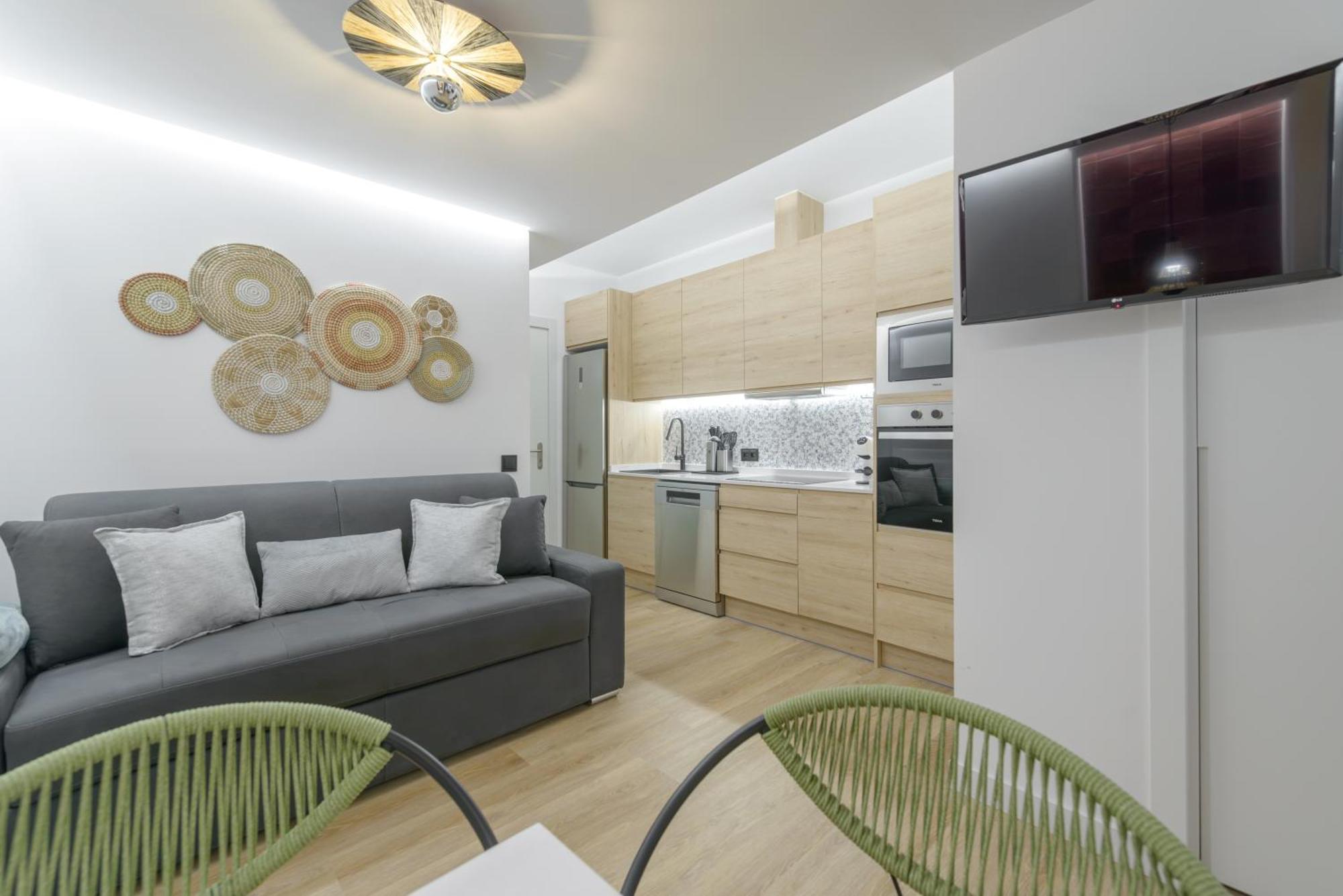 Gran Via Capitals By Monaro*****