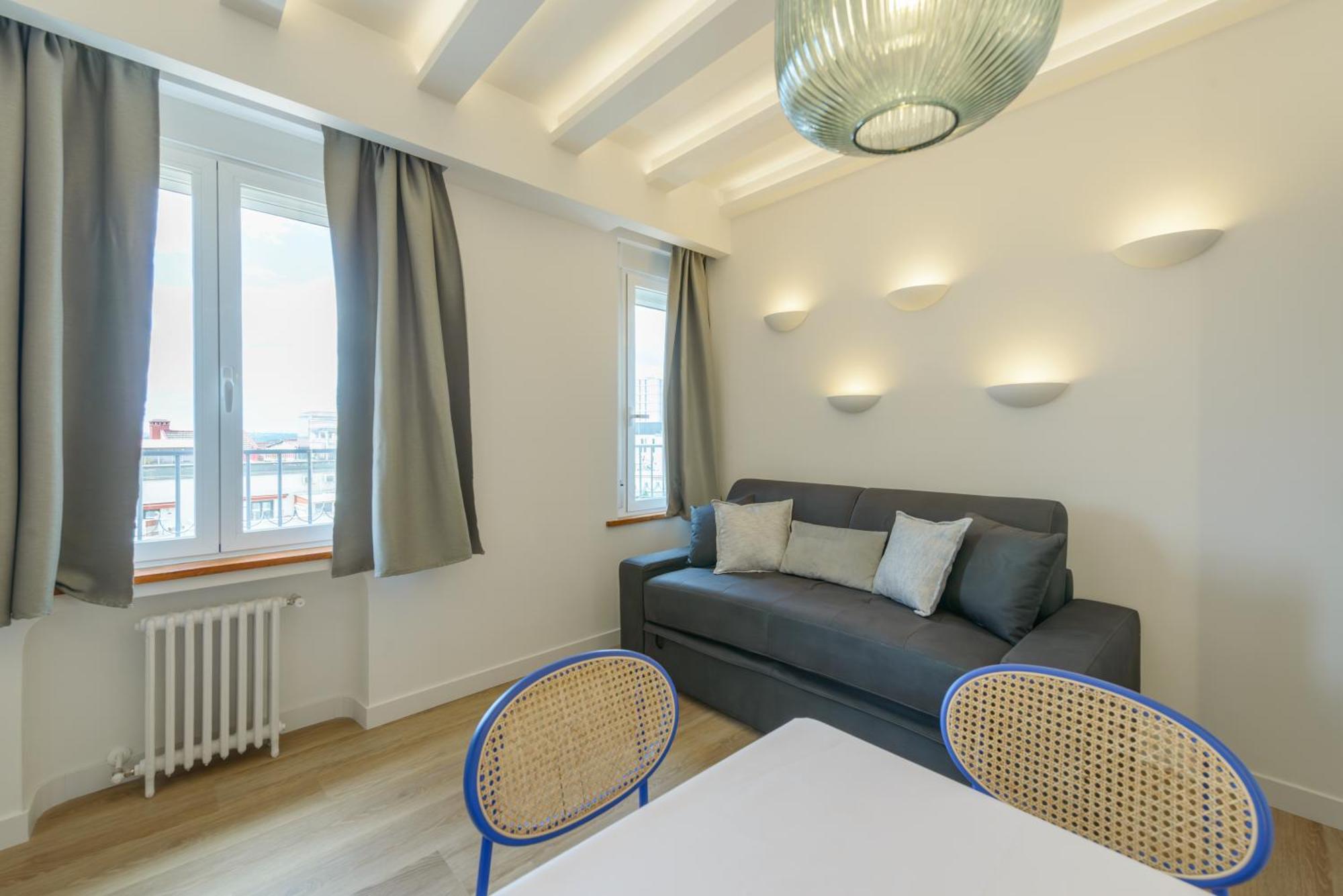 Gran Via Capitals By Monaro*****