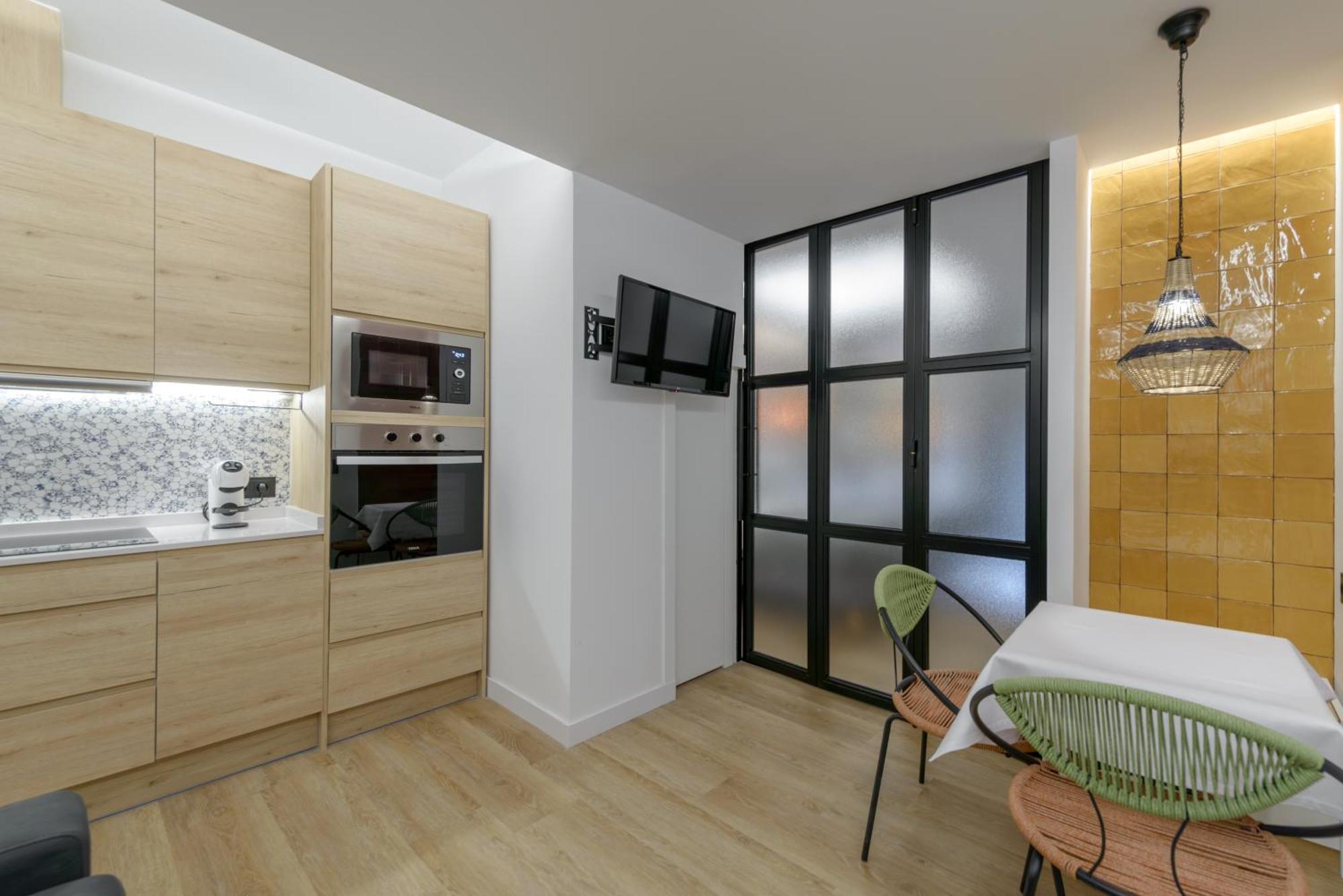 Gran Via Capitals By Monaro*****