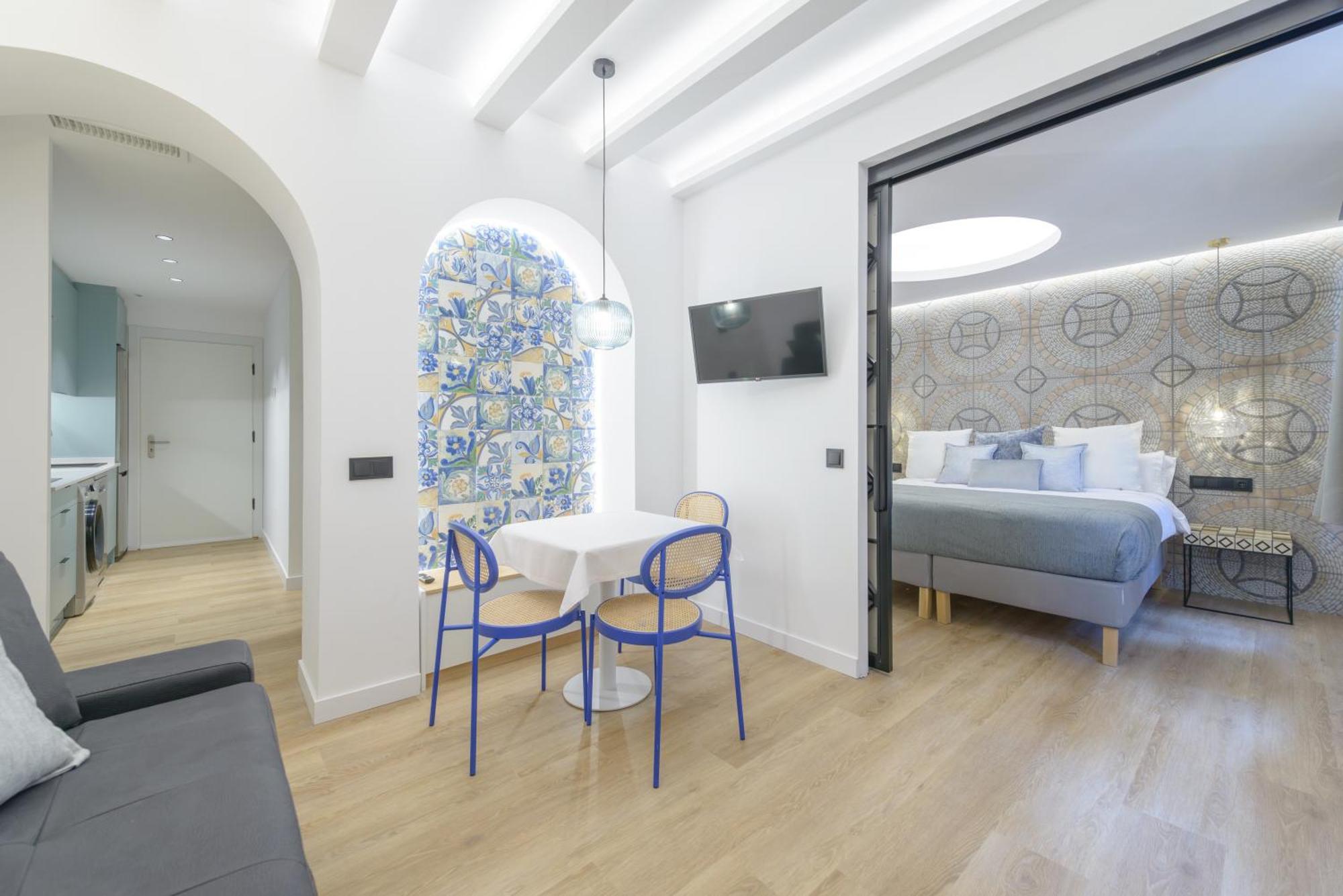 Gran Via Capitals By Monaro*****