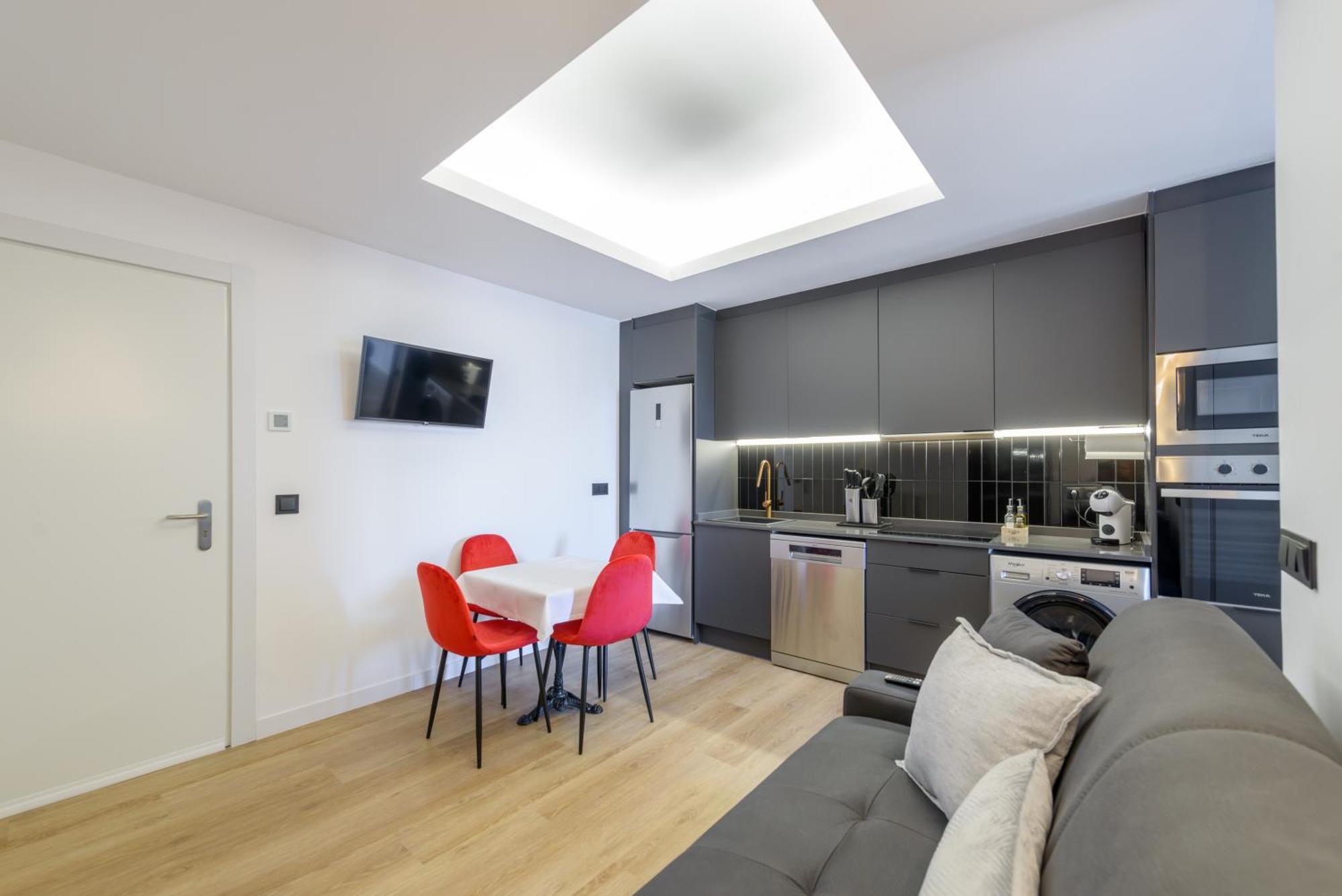 Gran Via Capitals By Monaro*****