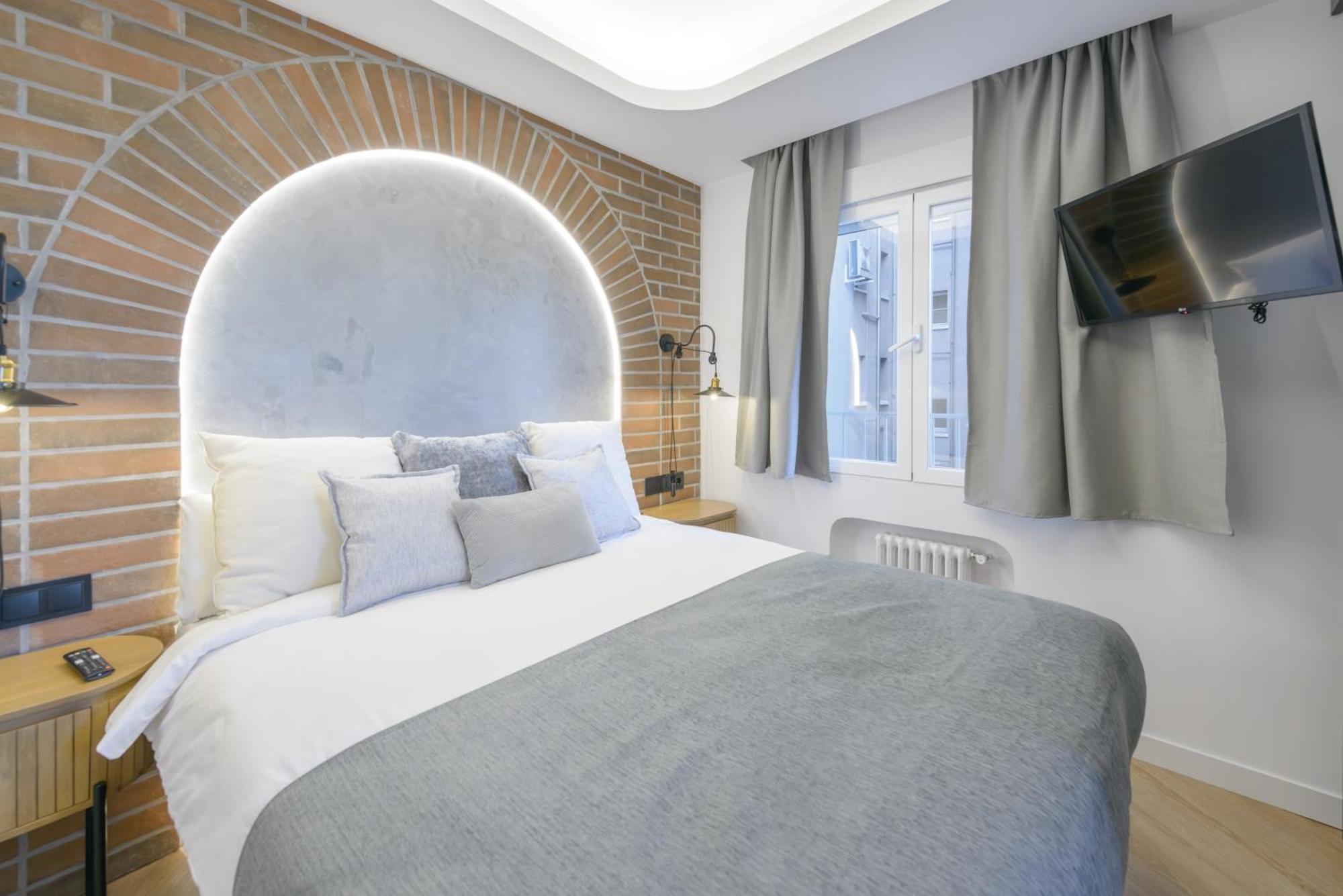 Gran Via Capitals By Monaro***** * Madrid