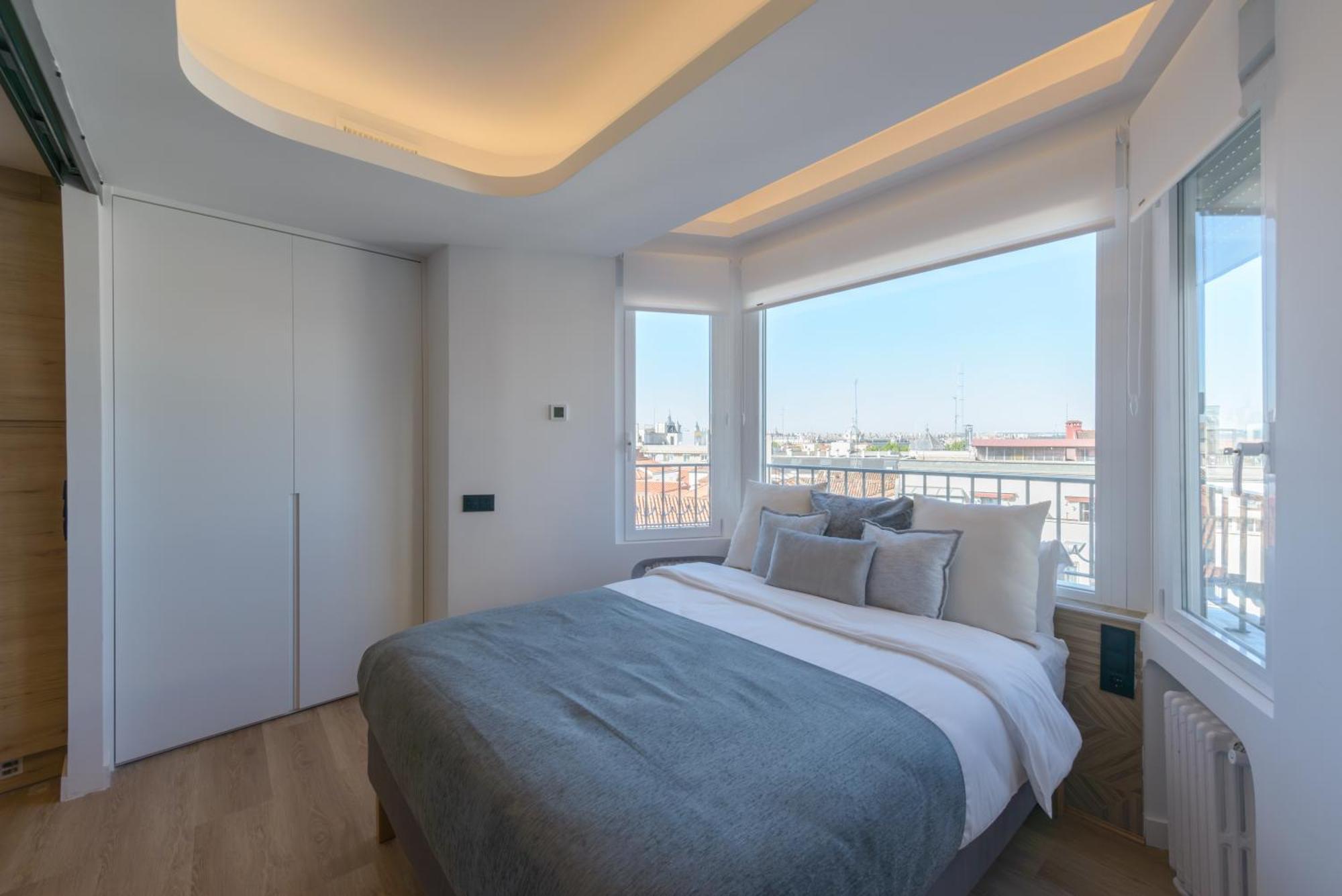 Gran Via Capitals By Monaro*****