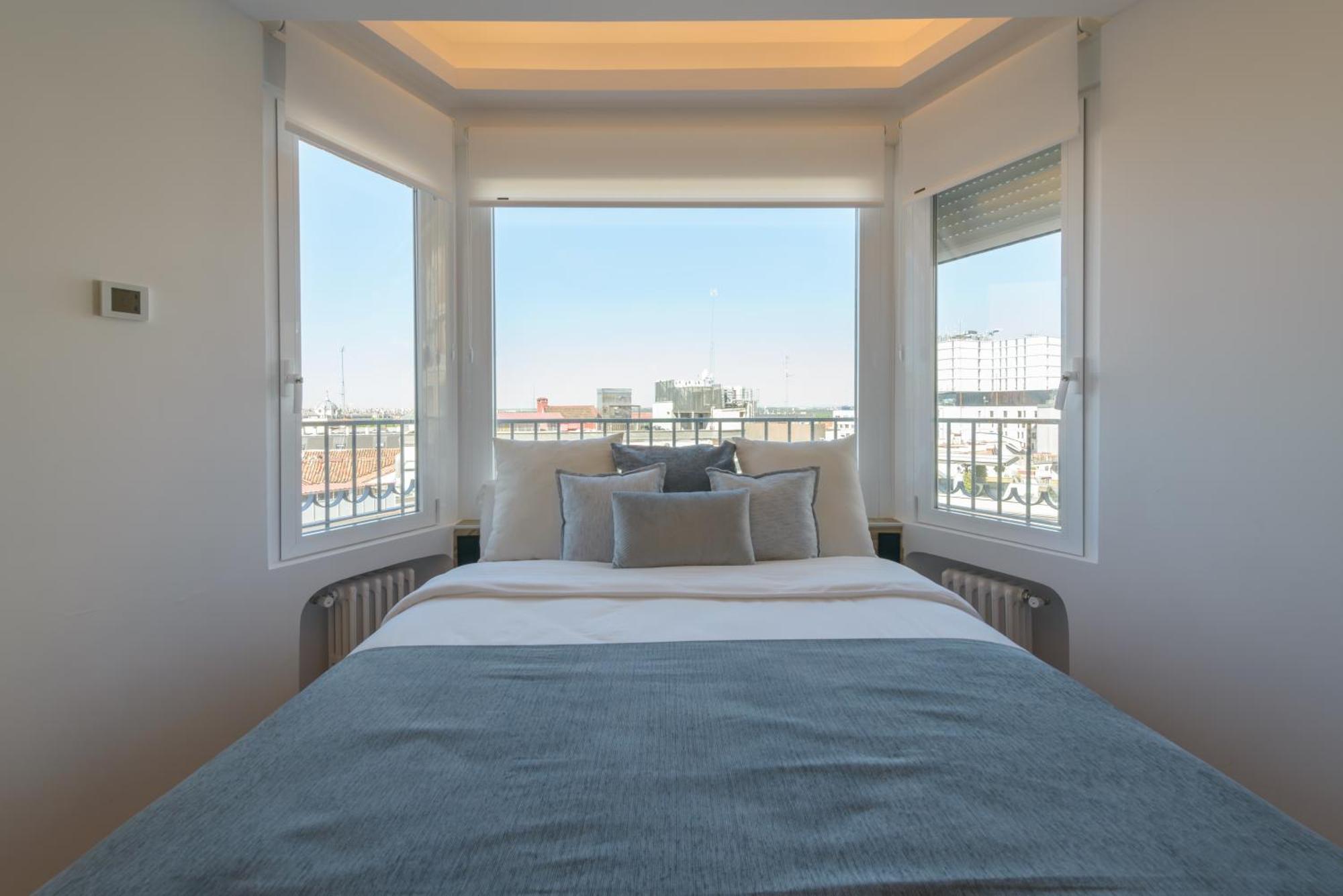 Gran Via Capitals By Monaro***** Madrid