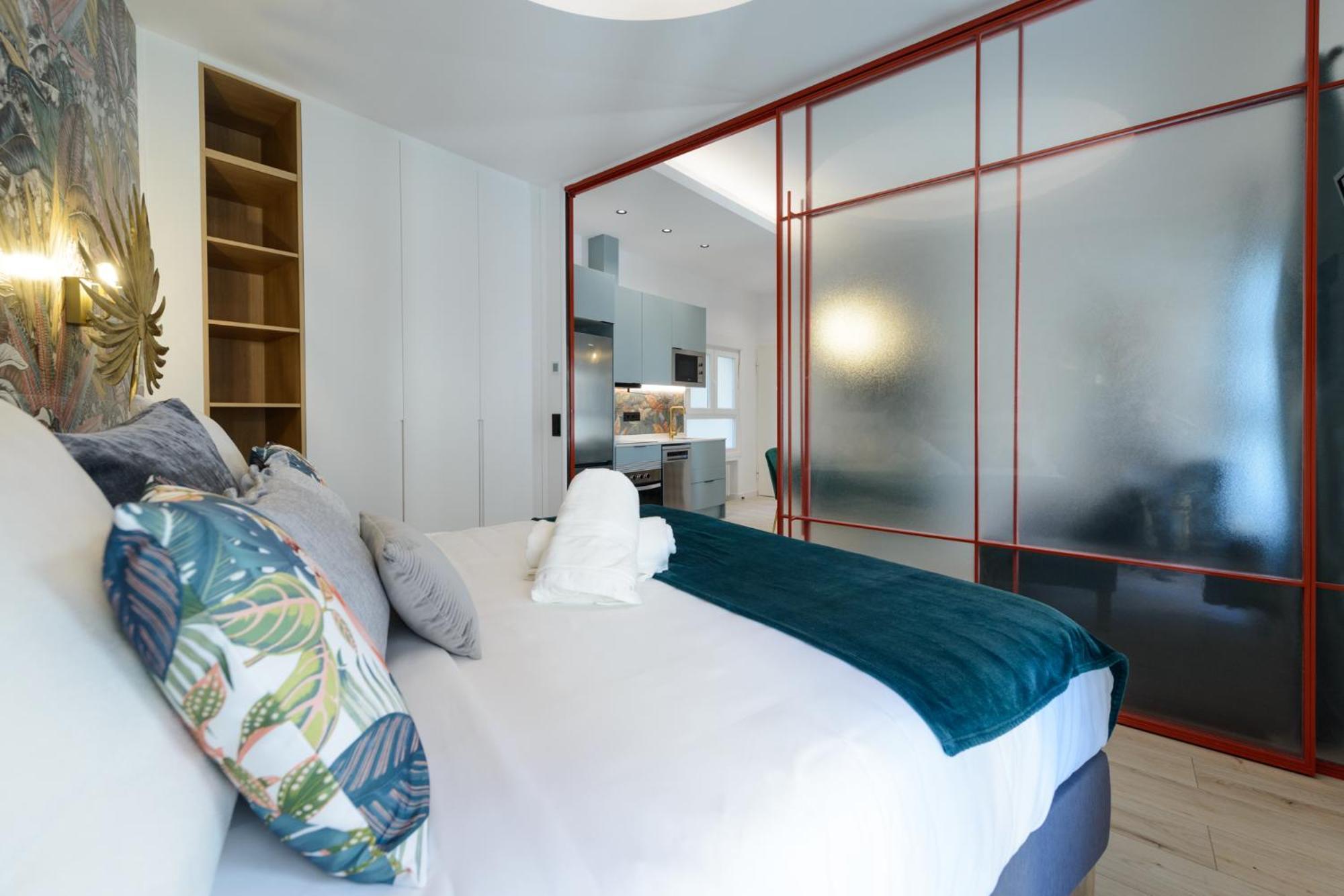 Gran Via Capitals By Monaro***** *