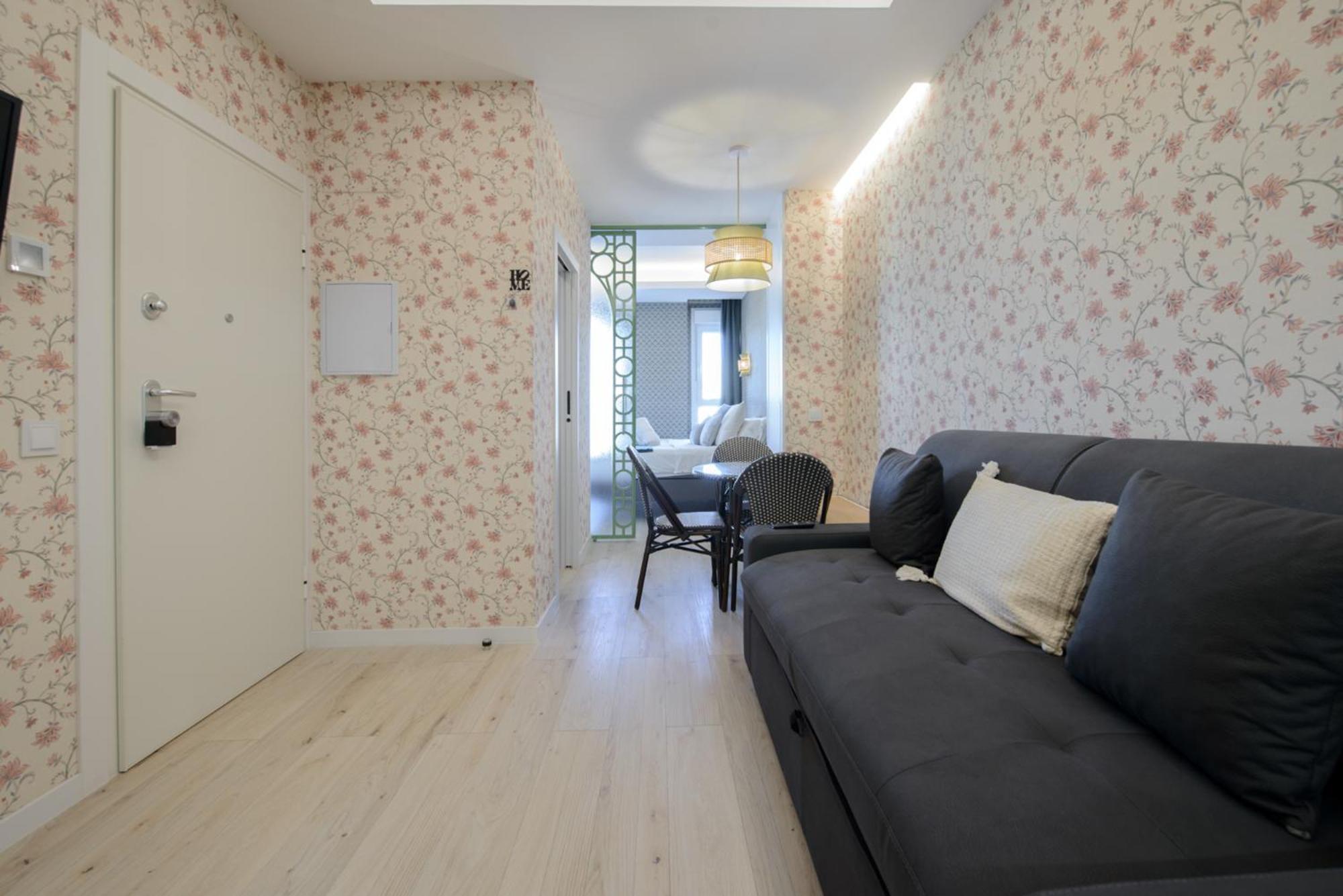 Gran Via Capitals By Monaro***** *
